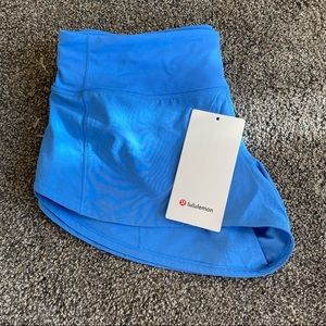 SPEED UP LOW-RISE LINED SHORT 2.5"
Blue Nile SIZE 6 Lululemon NWOT